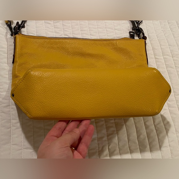 Coach F31507 Abby Duffle Mustard Yellow Gold Pebbled Leather Shoulder handbag - Picture 6 of 13